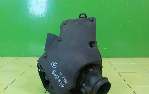 Audi A5 8T 8F Air filter box 8K0133837B