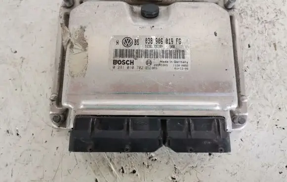 Volkswagen Golf V Engine control unit/module 038906019FG 0281010702