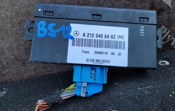 Mercedes-Benz E W212 Air suspension control unit module (rear) A2125406462