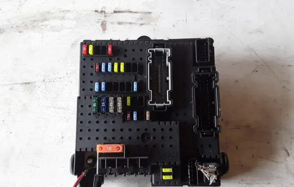Volvo XC90 Fuse module 30728512 30728273