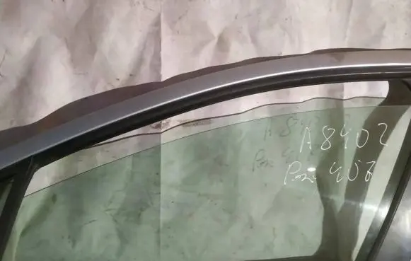 Peugeot 407 Front door window glass four-door