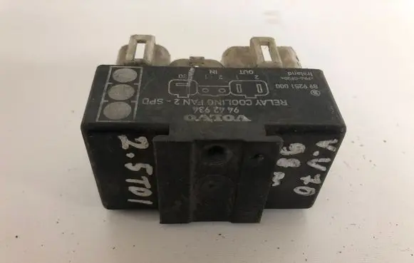 Volvo S70 V70 V70 XC Coolant fan relay 9442934 899251000