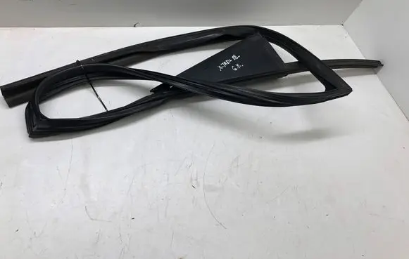 Nissan X-Trail T31 Rear door rubber seal (on body) 
