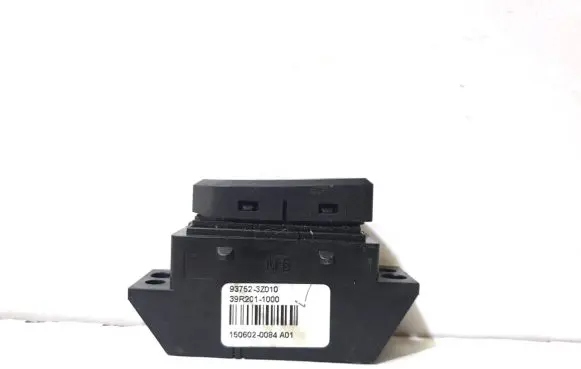 Hyundai i40 Seat heating switch 937523Z010