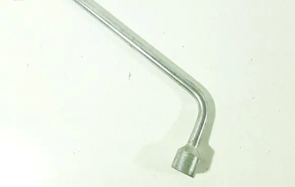 Toyota Prius+ (ZVW40) Wheel nut wrench 