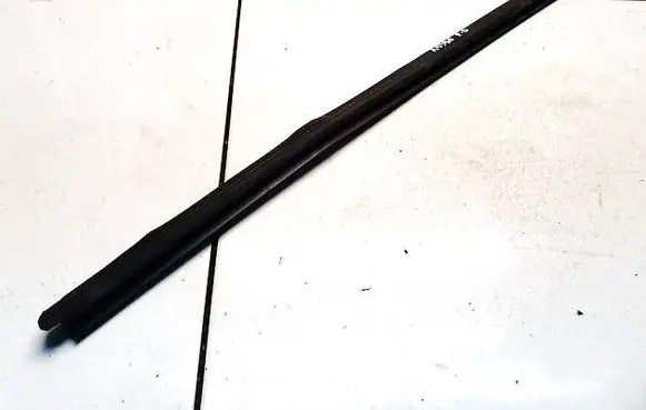 Opel Insignia A Front door glass trim molding 13228100