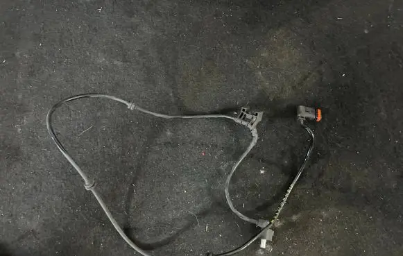 Mercedes-Benz E AMG W212 ABS rear brake sensor A2124402813