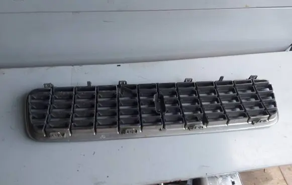 Volvo S40 Front bumper upper radiator grill 08620116