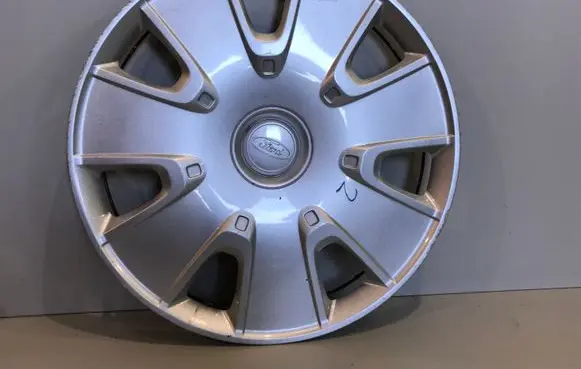 Ford Fiesta R14 wheel hub/cap/trim 6S611130BA