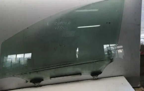 Toyota Corolla Verso AR10 Rear door window glass