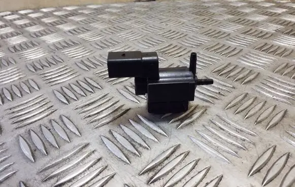 Audi Q5 SQ5 Turbo solenoid valve 037906283C