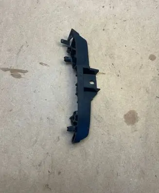BMW 5 G30 G31 Front bumper mounting bracket 7385349