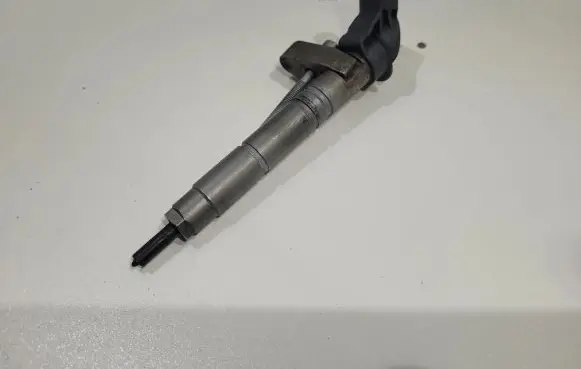 Mercedes-Benz GLK (X204) Fuel injector A6420700587 SB5DD16 060830