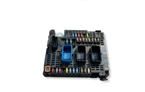 Citroen C4 II Fuse module S21062378 BSMAB200 9677987380