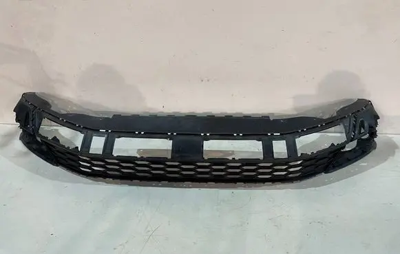 Front bumper lip
