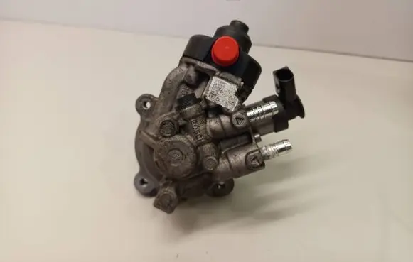 Skoda Octavia Mk3 (5E) Fuel injection high pressure pump 04L130755D 0445010537