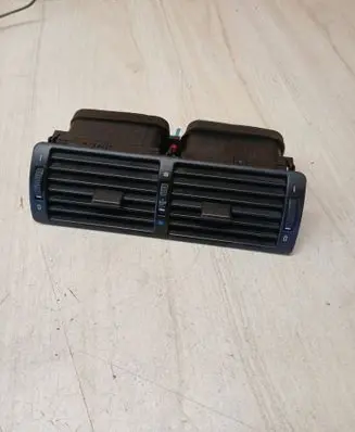 BMW 5 E39 Dash center air vent grill 8361895 8363199 8370741