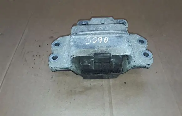 Skoda Yeti (5L) Engine mount bracket 1K0199555CB