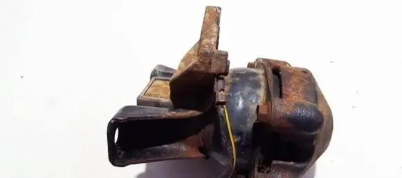 Mitsubishi Grandis Engine mount bracket