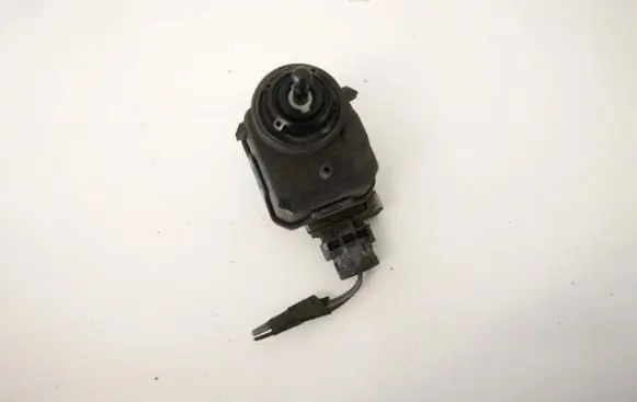 Headlight level adjustment motor