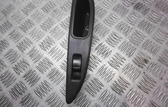 Nissan Primera Quarter vent window switch 