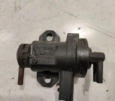 Citroen C8 Valve vacuum 9635704380