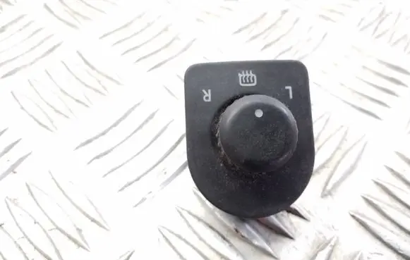Volkswagen Transporter - Caravelle T5 Wing mirror switch 7E1959565A