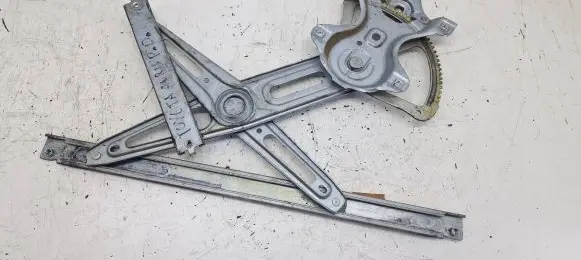 Toyota Auris 150 Front window lifting mechanism without motor