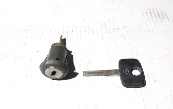 Opel Rekord E2 Tailgate exterior lock 