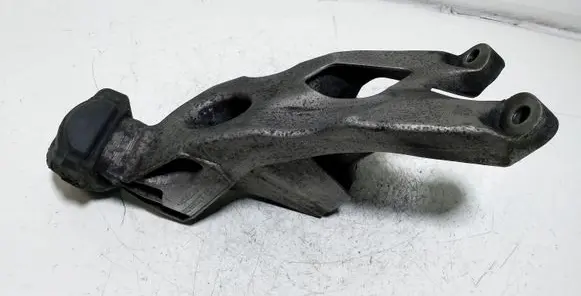 Audi A4 S4 B8 8K Engine mounting bracket 8K0199307