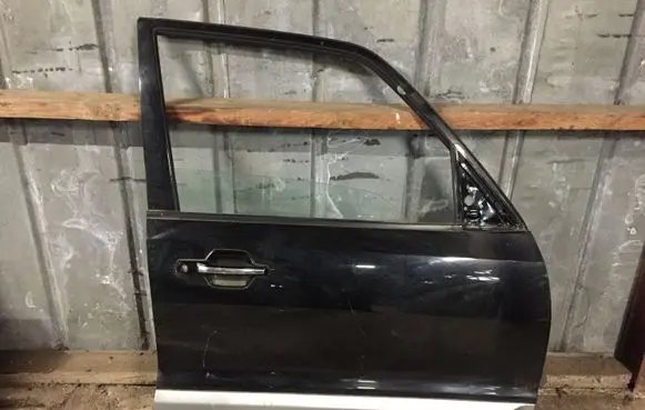 Mitsubishi Pajero Front door