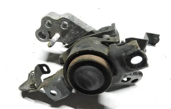 Toyota Verso Engine mounting bracket
