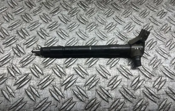 Mazda CX-5 Fuel injector