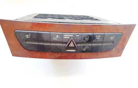 Mercedes-Benz E W211 Hazard light switch a2116800552