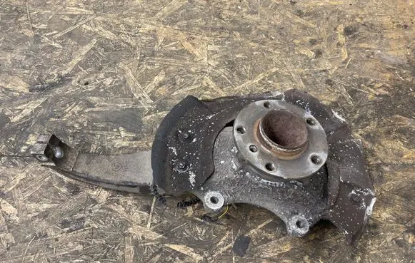 BMW 5 GT F07 Front wheel hub