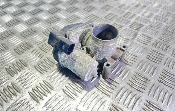 Volkswagen Fox Throttle valve 03D133062E