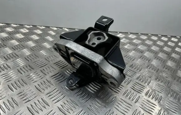 Hyundai Tucson TL Engine mount bracket 21830D3100