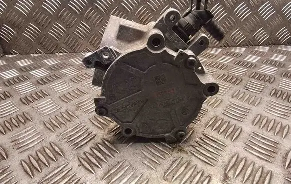 Volkswagen Touran III Vacuum pump 06K145100AE