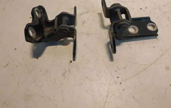 Rear door hinge set