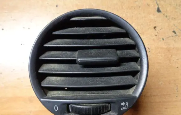 Volkswagen Caddy Dash center air vent grill 2K0819703B