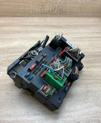 Peugeot 307 Fuse module 9644038680 14302622