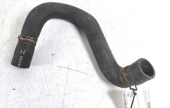 Toyota Avensis T270 Engine coolant pipe/hose 16572-0D170