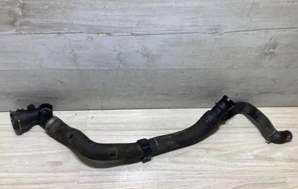Engine coolant pipe/hose