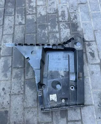 BMW 6 F12 F13 Bumper support mounting bracket corner 8050385