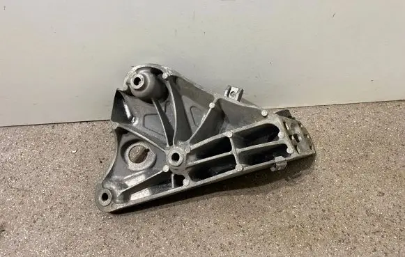 BMW X5 F15 Engine mounting bracket 6859785 22116859785 2211685978501