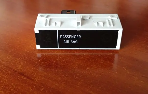 Passenger airbag on/off switch