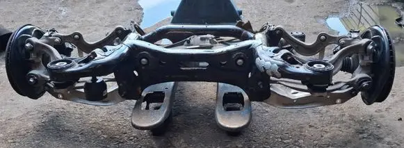 Audi Q7 4M Rear axle beam 4M0500025