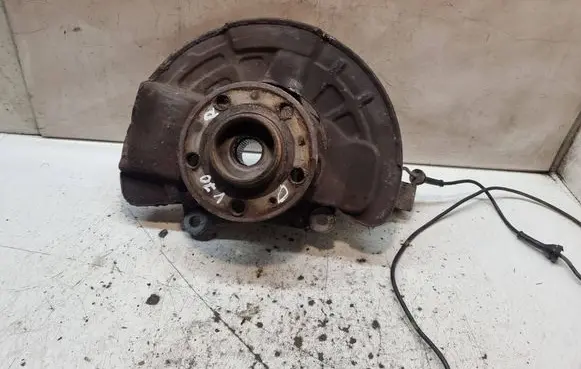 Front wheel hub