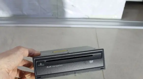 Audi A6 S6 C6 4F Navigation unit CD/DVD player 4E0919887M 4E0910887T