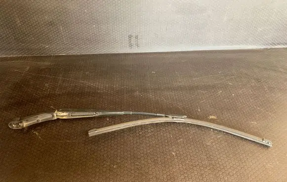 Volvo XC90 Front wiper blade arm 30655610